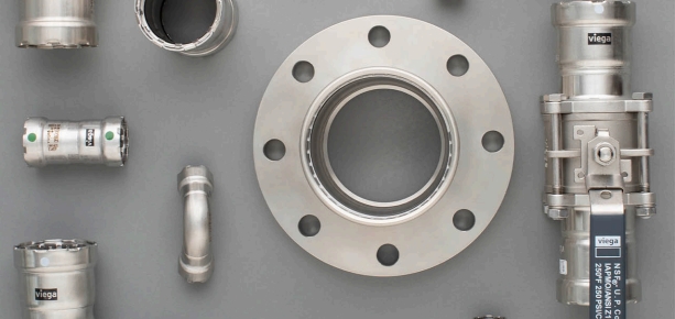 Stainless steel pipe fittings and flange.