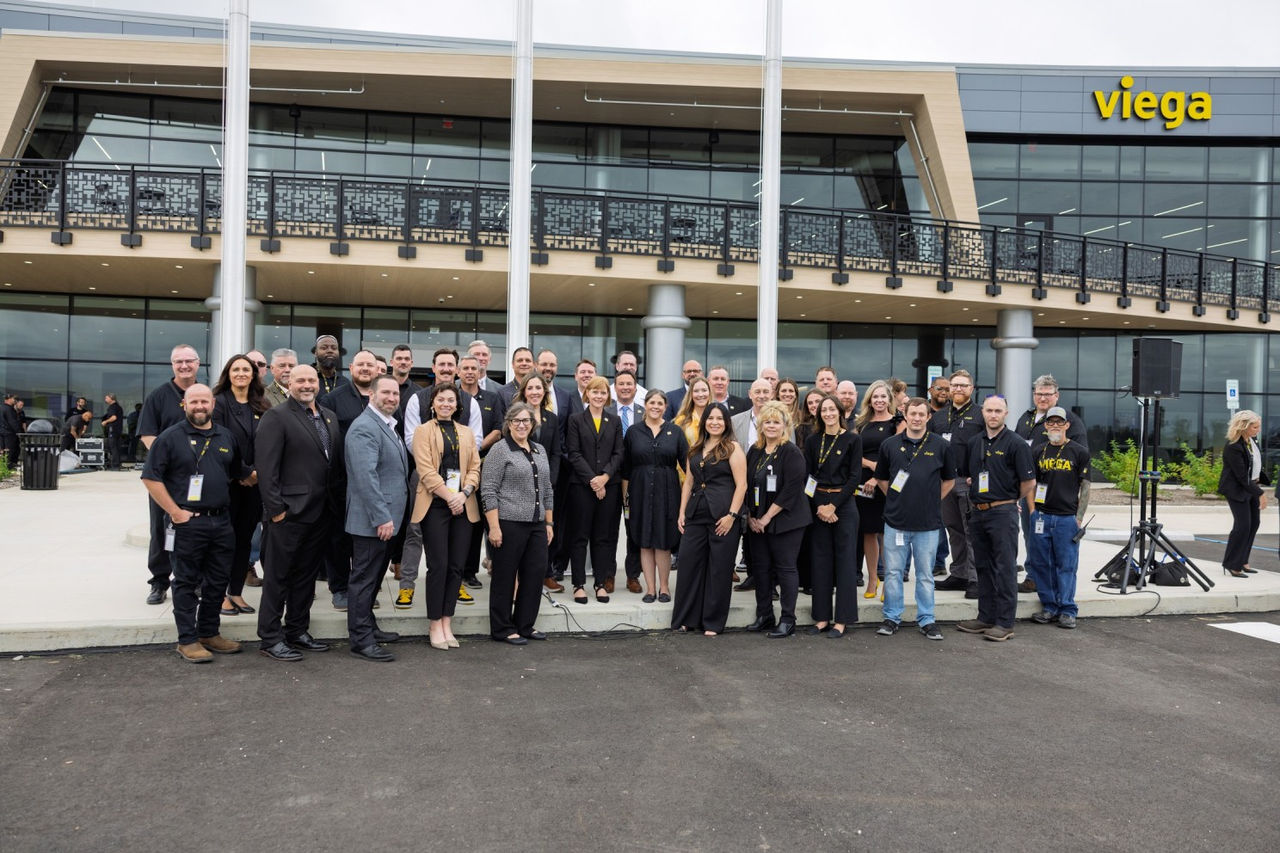 Viega employees and guests at the ribbon-cutting event.