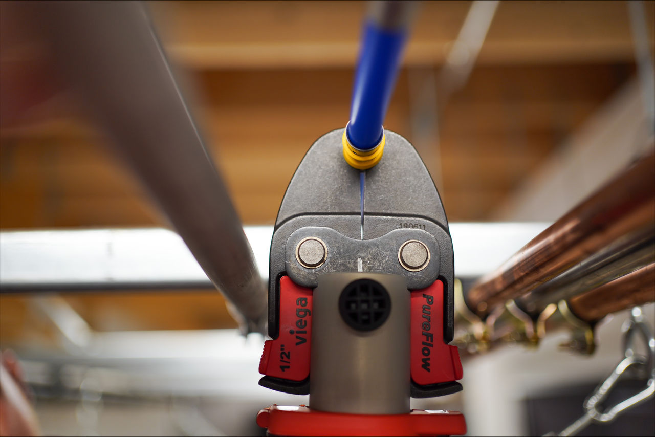 Image of a PureFlow Jaw pressing on blue pex 